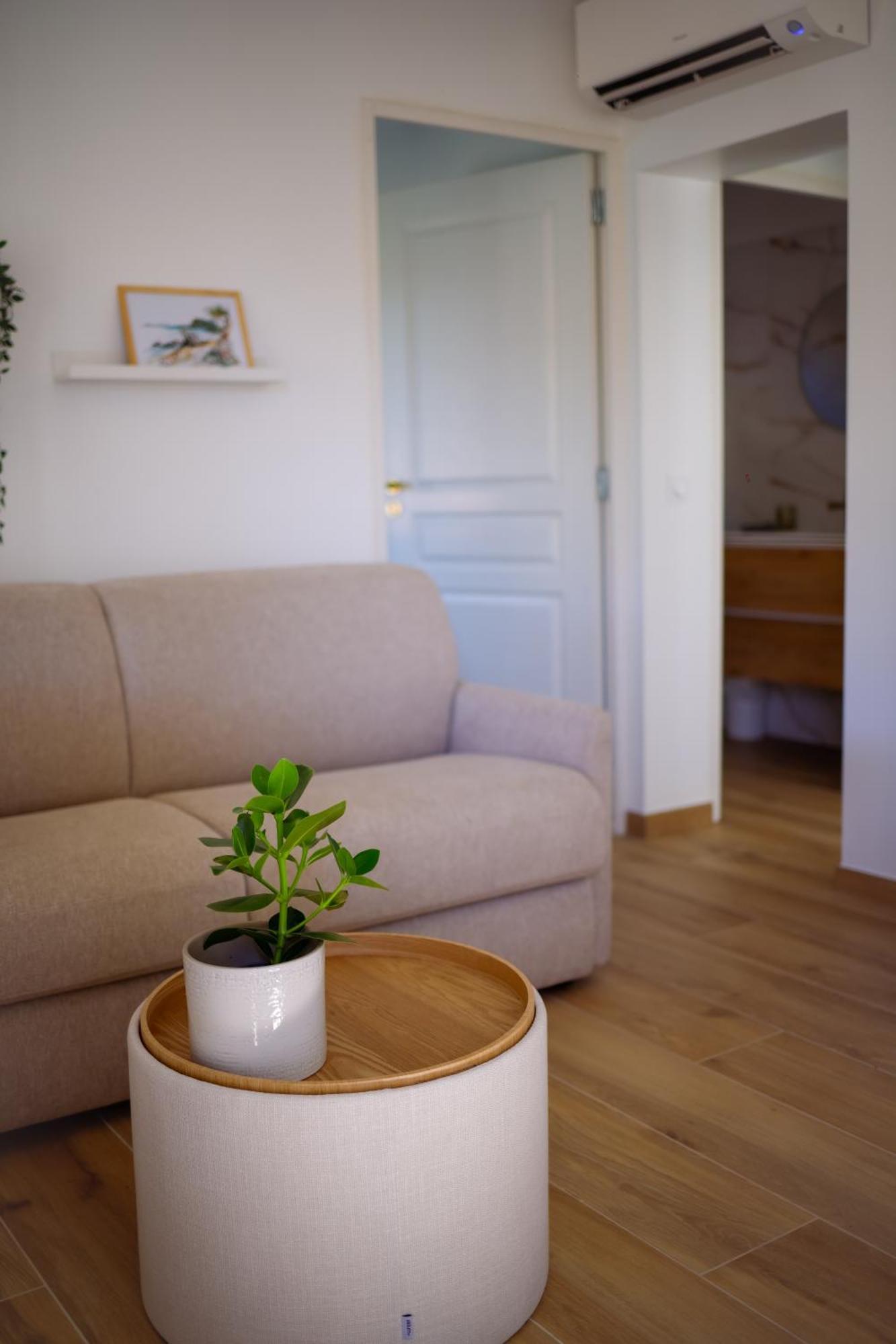 Maisonnette Vue Au Pradet *